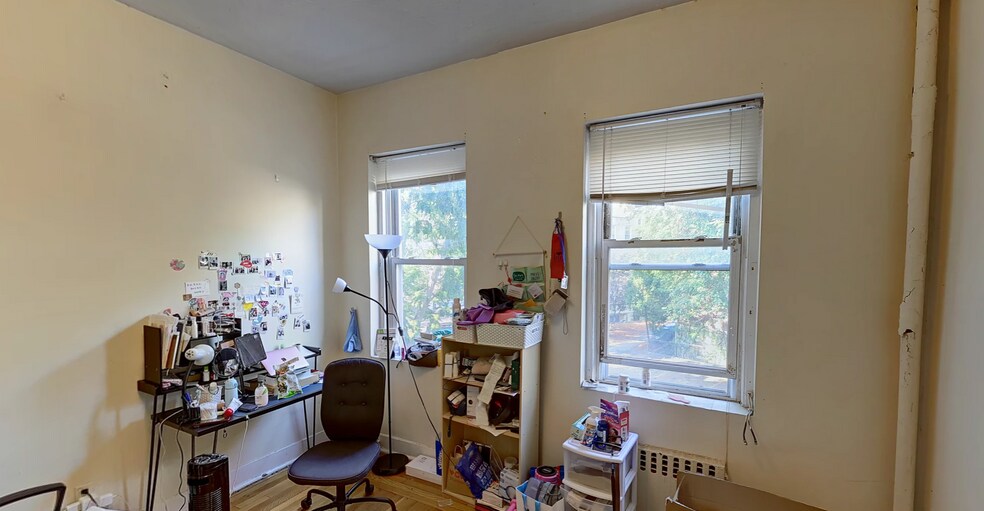 Building Photo - 126 Warren St