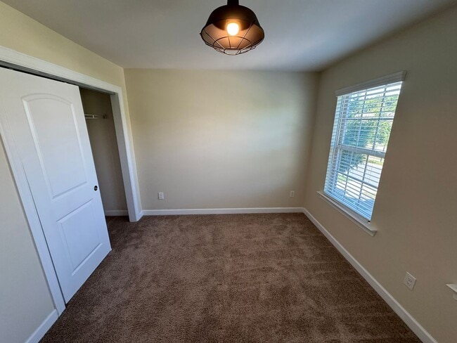 Building Photo - 5722 Lachlan Hill Ln