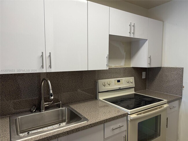 Building Photo - 6055 W 19th Ave