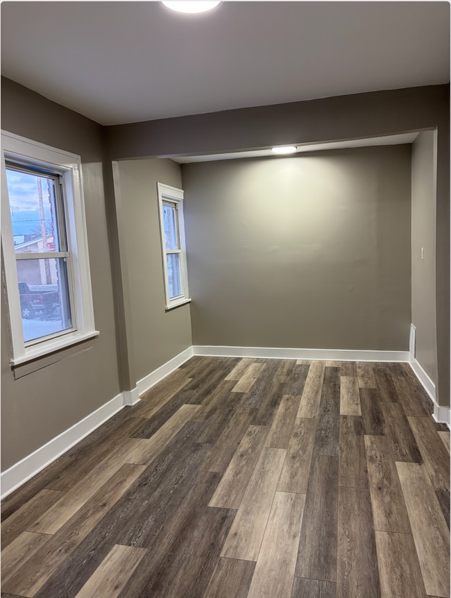 Building Photo - Spacious Open Concept Fully Renovated 3Bedroom 2 Bath Home