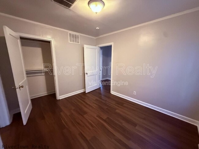 Building Photo - 1454 Delano Ave