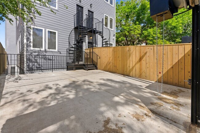 Building Photo - 711 16th St NE