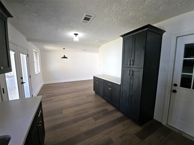 Building Photo - 815 Merribrook Ln