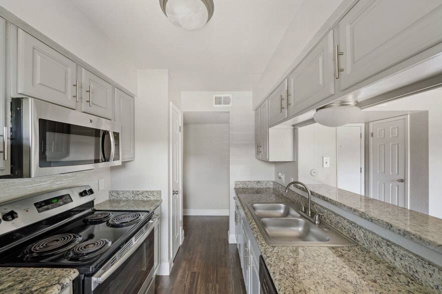 Avondale Parc Bellmar 10830 Stone Canyon Rd Dallas TX 75230