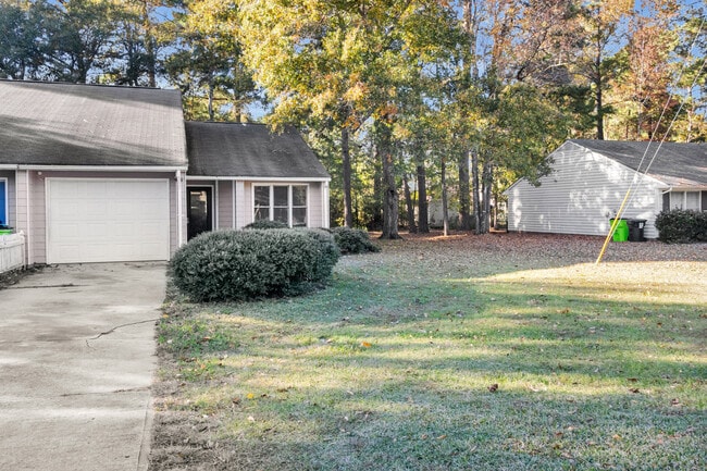 Building Photo - 1611 RaceTrack Rd