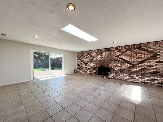 Building Photo - Single-Level Bel Aire Home with Spacious Layout