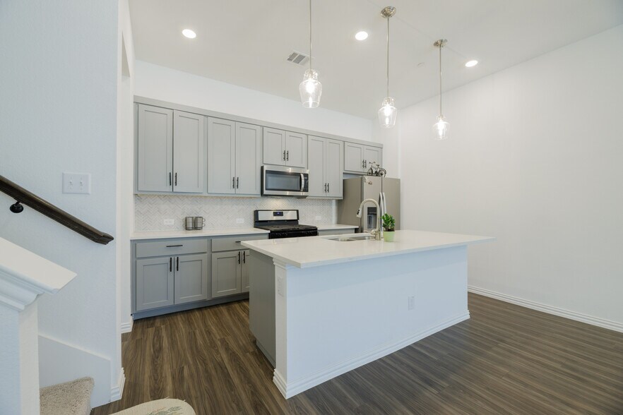 Hall - 9916 Hennings St