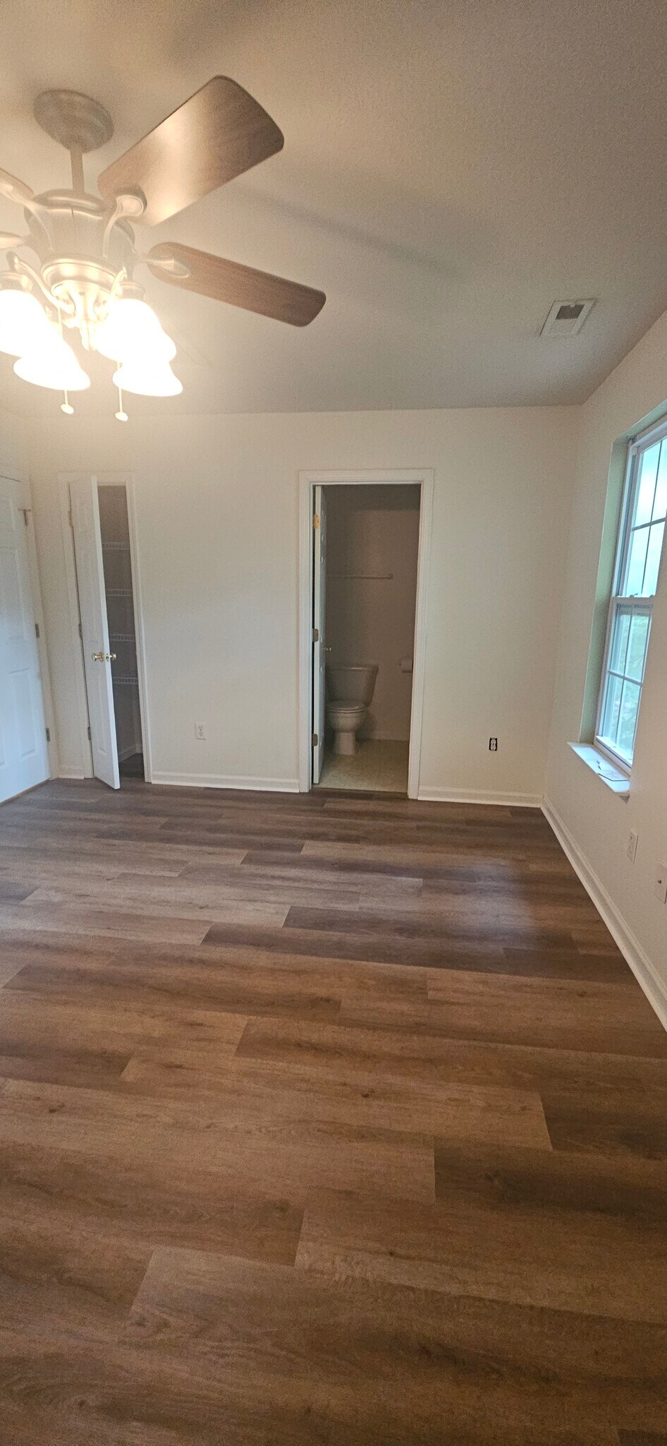 Building Photo - 119 Creekside Dr