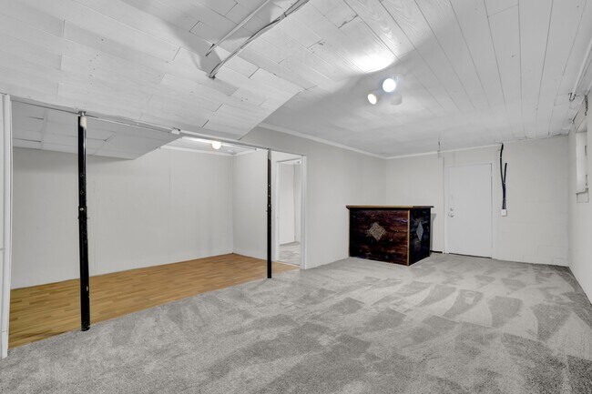 Building Photo - 2551 Park Rd