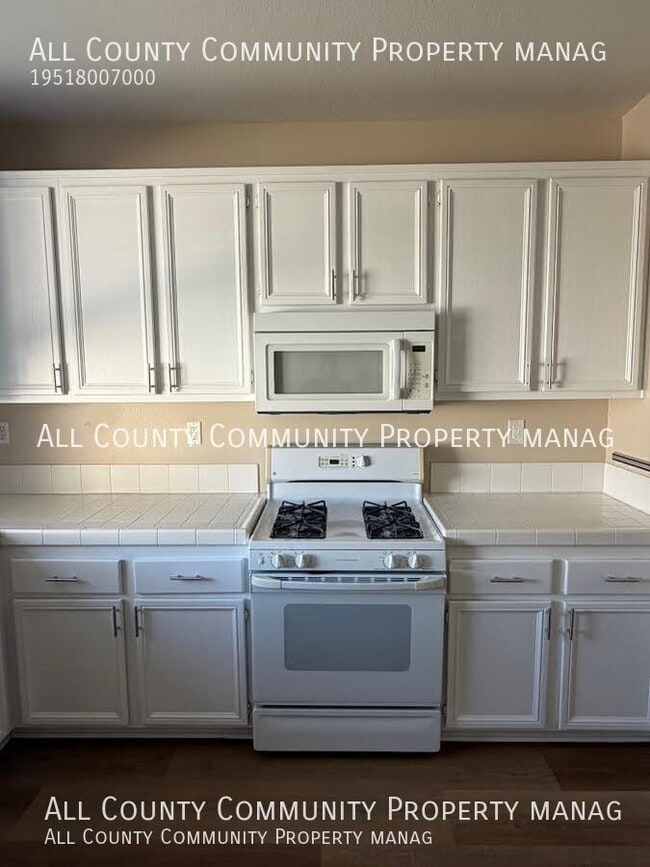 Building Photo - 42176 Chestnut Dr