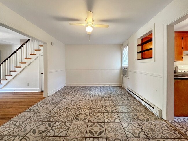 Building Photo - Classic Richmond Row House Steps from Byrd...