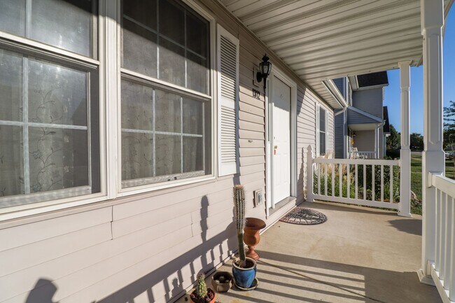 Building Photo - Montgomery- Nova