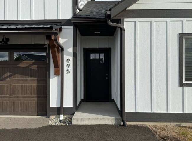 Primary Photo - Modern Kalispell Home