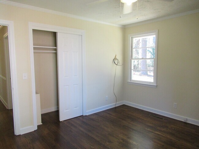 Building Photo - 38 Thelma-3 bedroom, 2 bath- ALICE DRIVE AREA