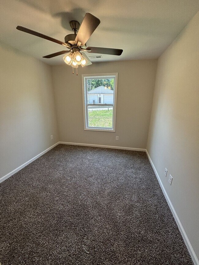 Building Photo - 839 Cumberland Dr