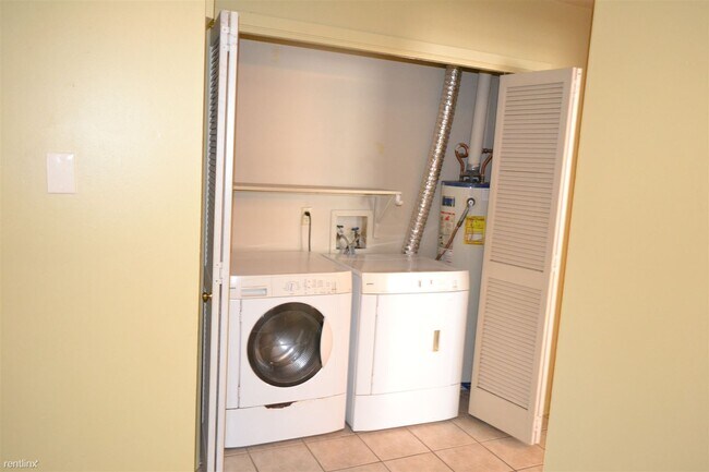 Building Photo - 2 br, 1 bath House - 908 Navarro Dr