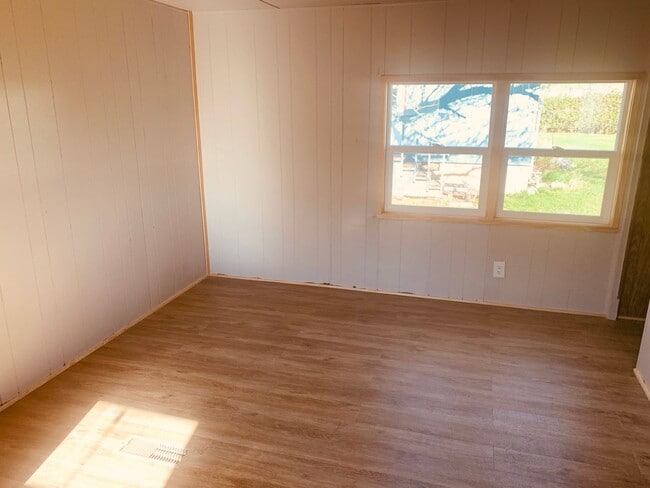 Building Photo - 2 Bedroom 2 bath Mobile Home in Great Falls