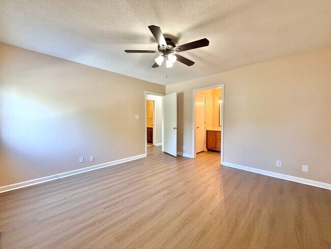 Building Photo - 1215 Marla Dr