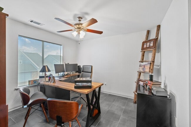 Building Photo - 3831 Landmark Dr