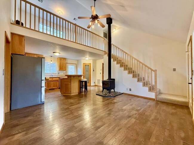 Building Photo - 300 Colonial Dr