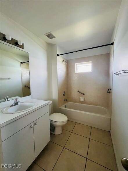 Building Photo - 3018 SE Santa Barbara Pl