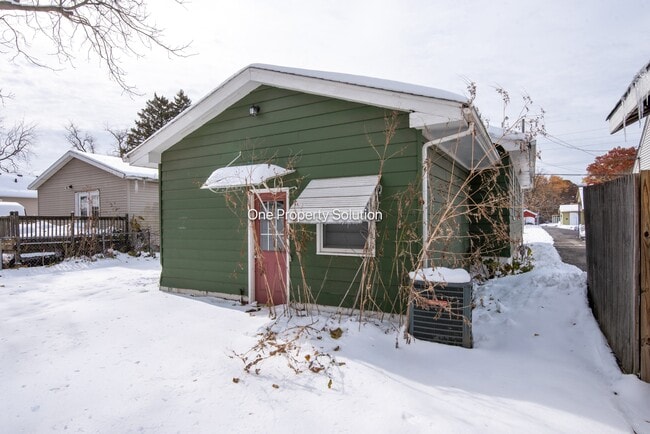 Building Photo - 7005 Broadway