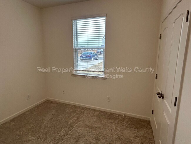 Building Photo - 403 St Clair Dr