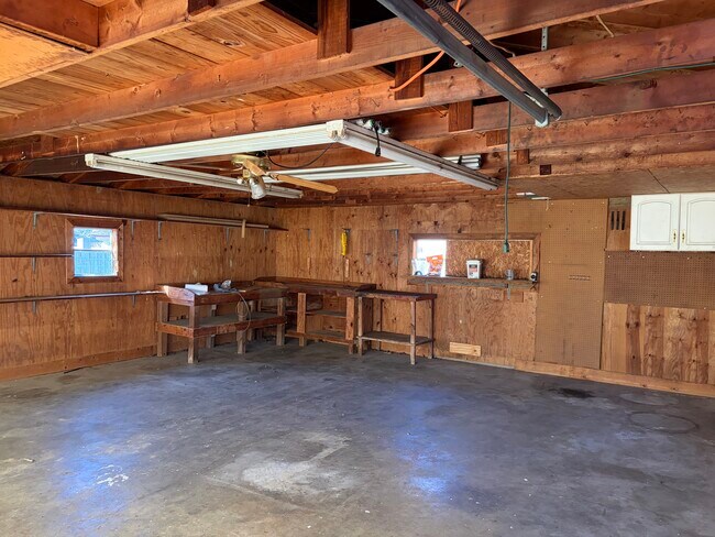 Building Photo - 5024 Clear Creek Dr