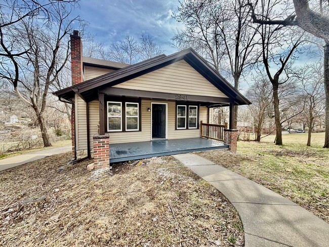 Primary Photo - Beautifully Renovated 5-Bedroom Home with ...