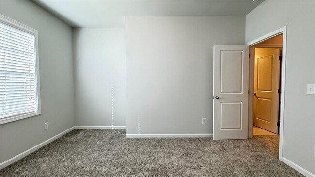 Building Photo - 4587 Silver Oak Dr SW