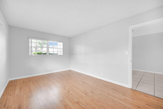 Building Photo - 6542 NW 24th Ct