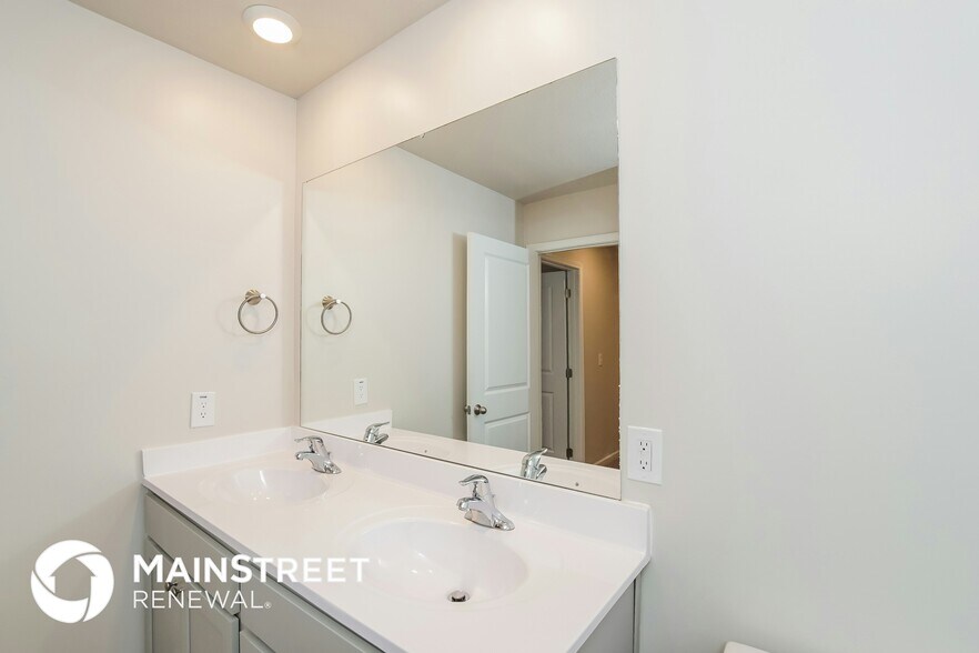 Building Photo - 4742 Willow Bluff Cir