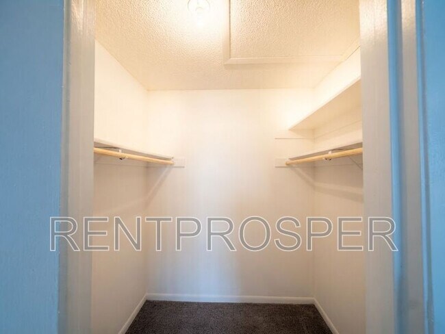 Building Photo - 5501 Rosebriar Way