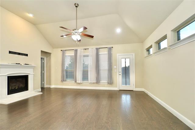 Building Photo - 5705 Petunia Ln