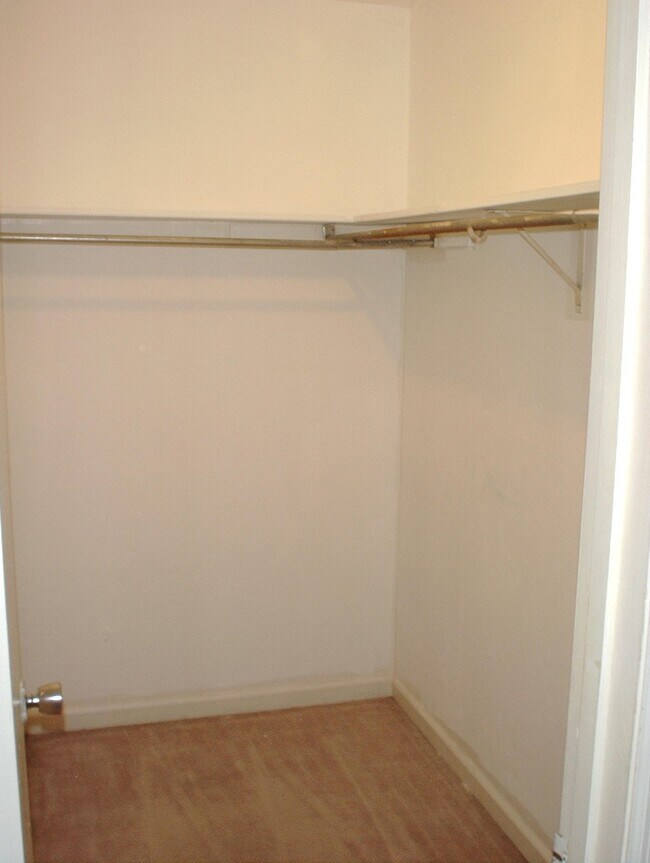 Building Photo - 2007 Harriet Dr