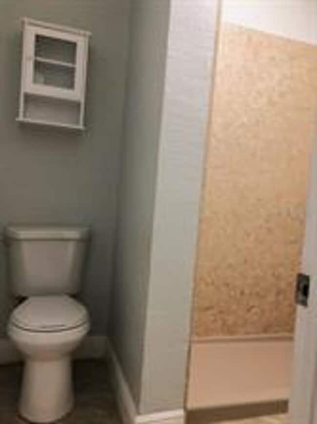 Building Photo - 2 Bedroom / 2 Bath Bungalow in Sanford's Historic District!
