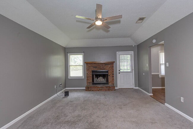 Building Photo - Move-In Ready 3/2 in Columbus | Appliances + W/D + Lawn Care + Pest Control Included | $1,600/mo
