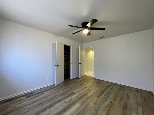 Building Photo - Cozy?Charm Meets Modern Luxury – Your Perfect Lamesa Retreat!