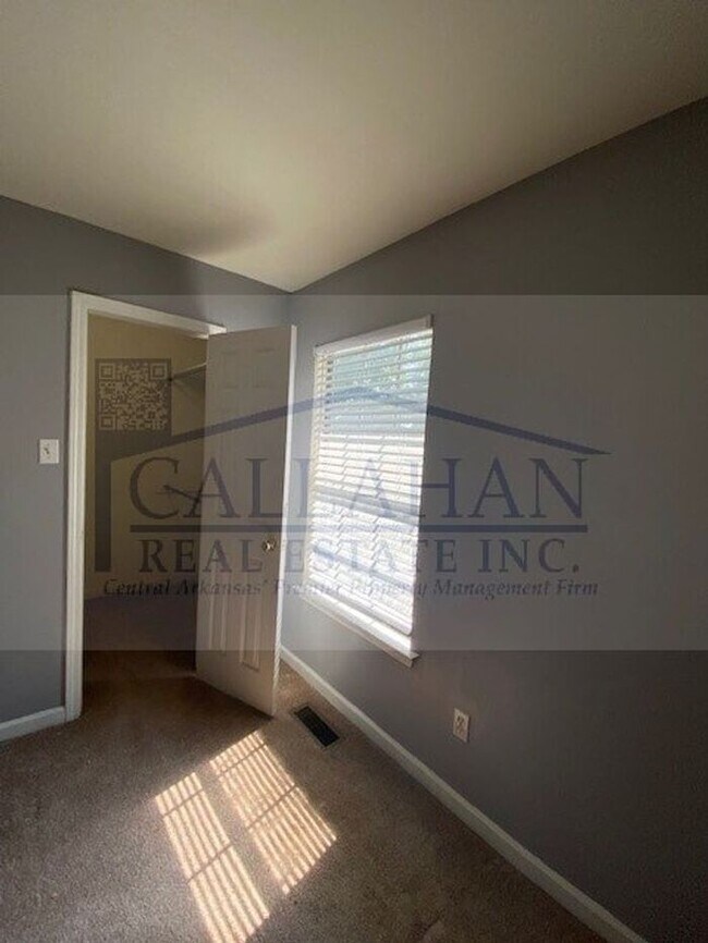 Building Photo - Sherwood 2 Bedroom Townhome