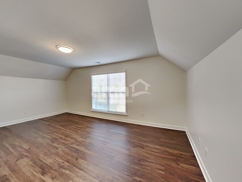 Building Photo - 3058 Romain Trail