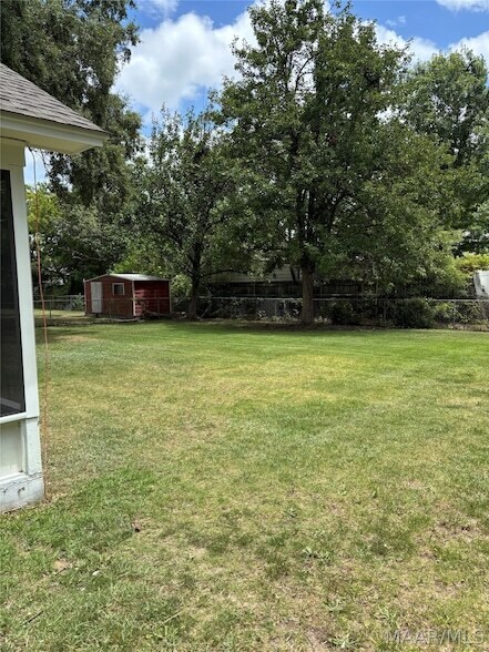 Building Photo - 744 Ledyard Pl