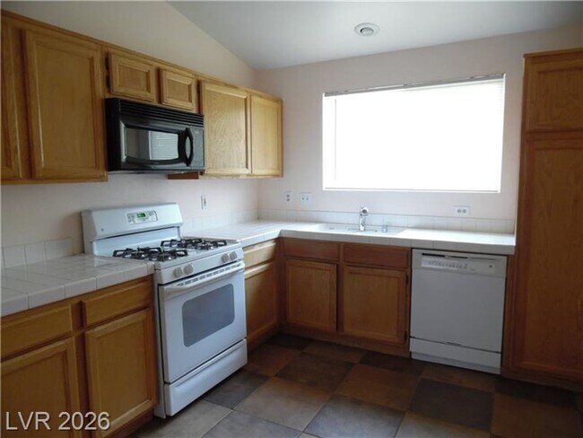 Building Photo - ONE STORY - 2 BEDROOM WITH 2 CAR GARAGE