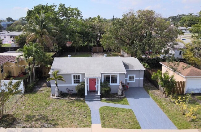 Building Photo - 2740 Dewey St