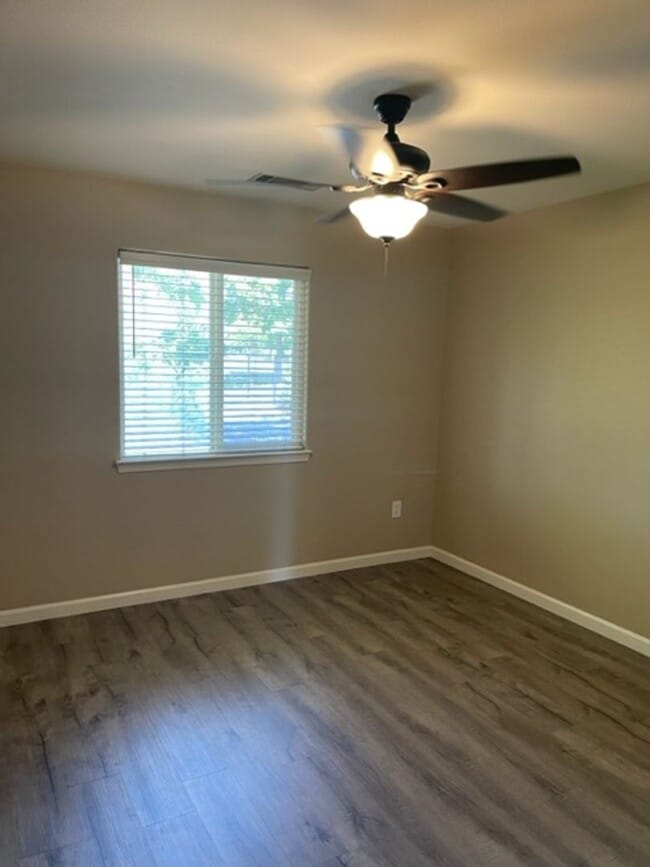 Building Photo - Home on Palo Cedro Golf Course!