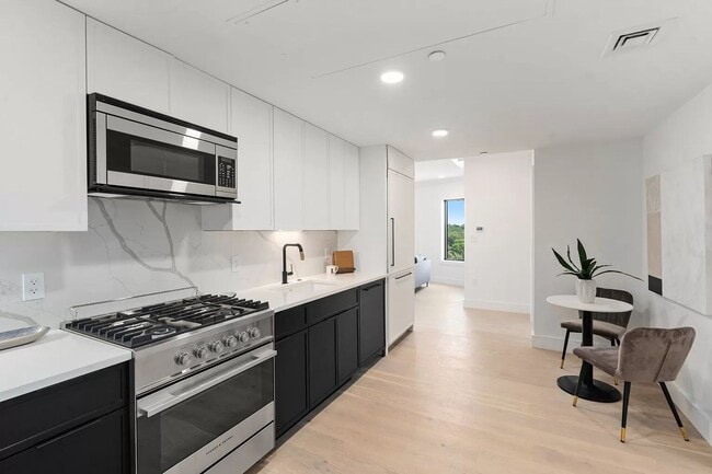 Primary Photo - Parking Included + Amenities + 1.5 Month F...