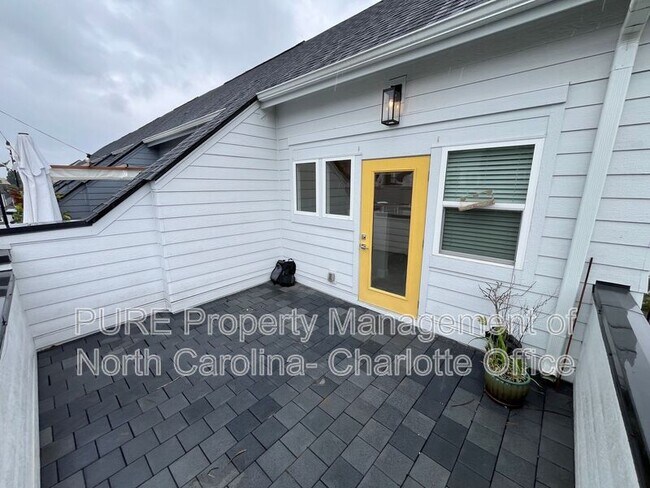 Building Photo - 2128 Electric Ln