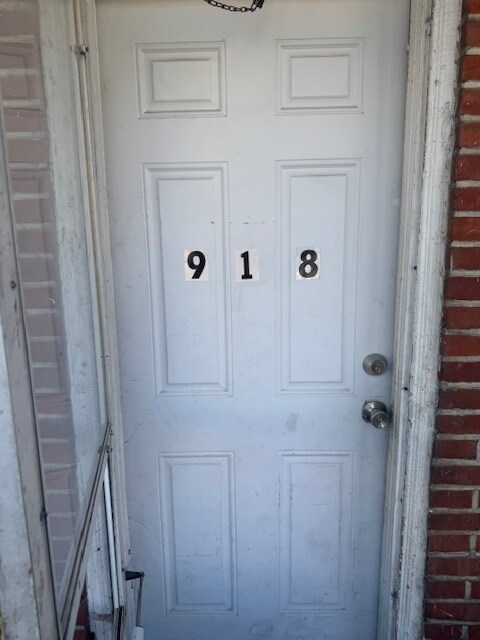 Building Photo - 103 E 24th St