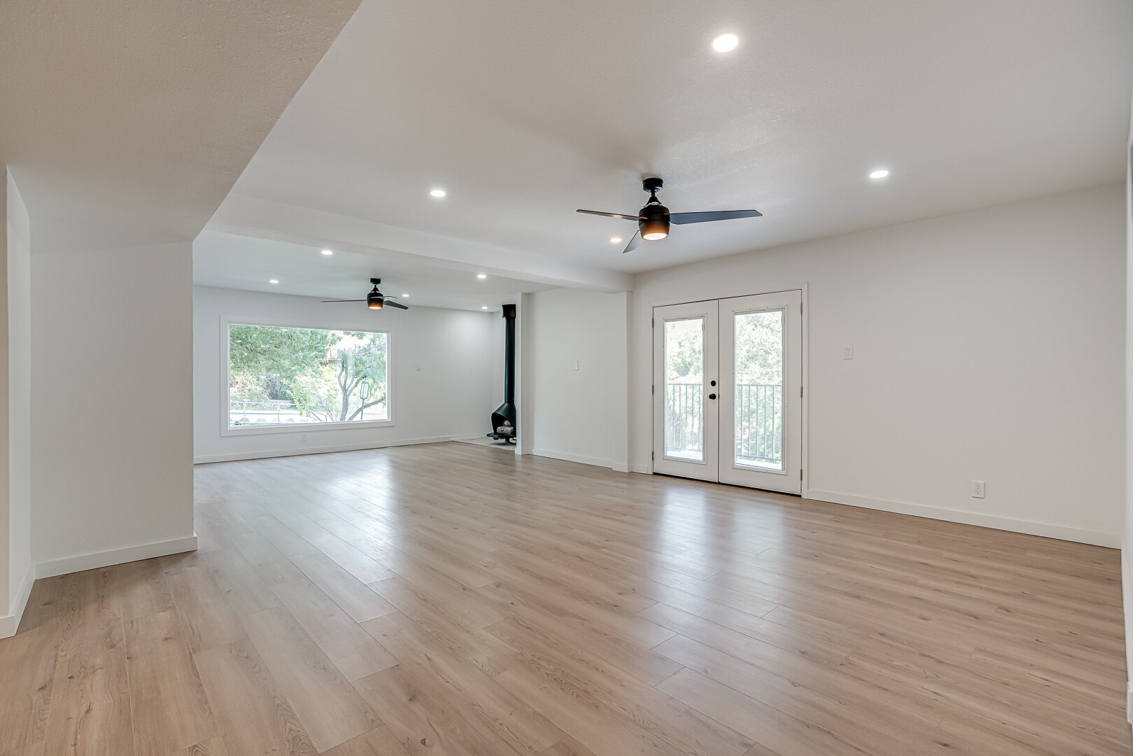 Building Photo - 568 W Quill Dr