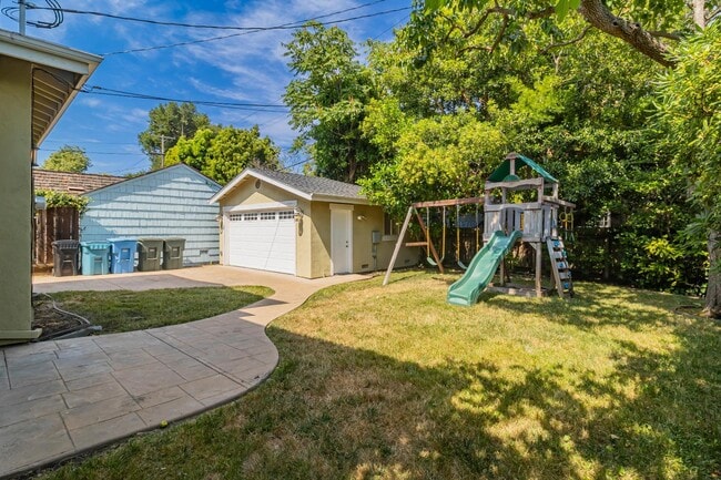 Building Photo - 130 Heather Ln