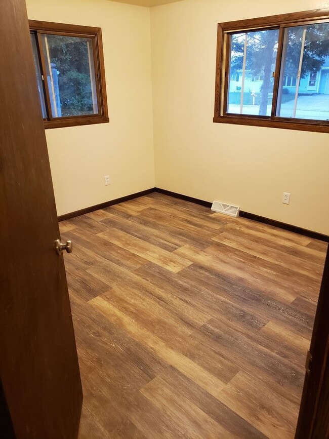 Building Photo - Beautiful 3 bedroom 2 bath Single Family H...
